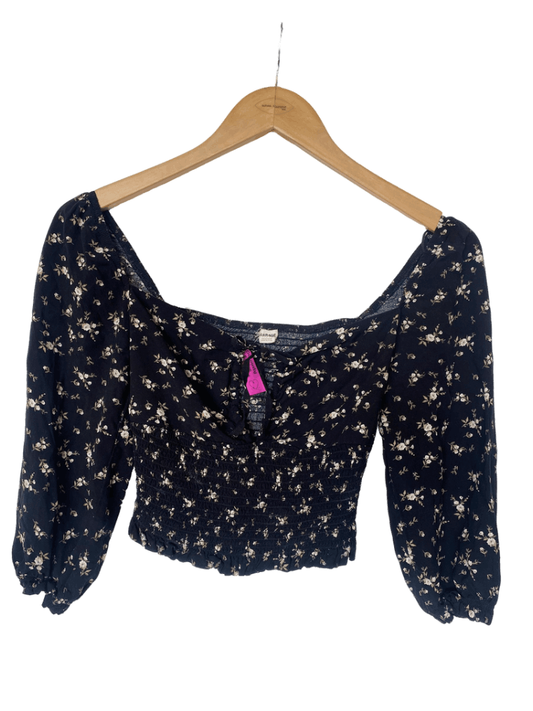Blusa Corta Negra Con Flores Garage
