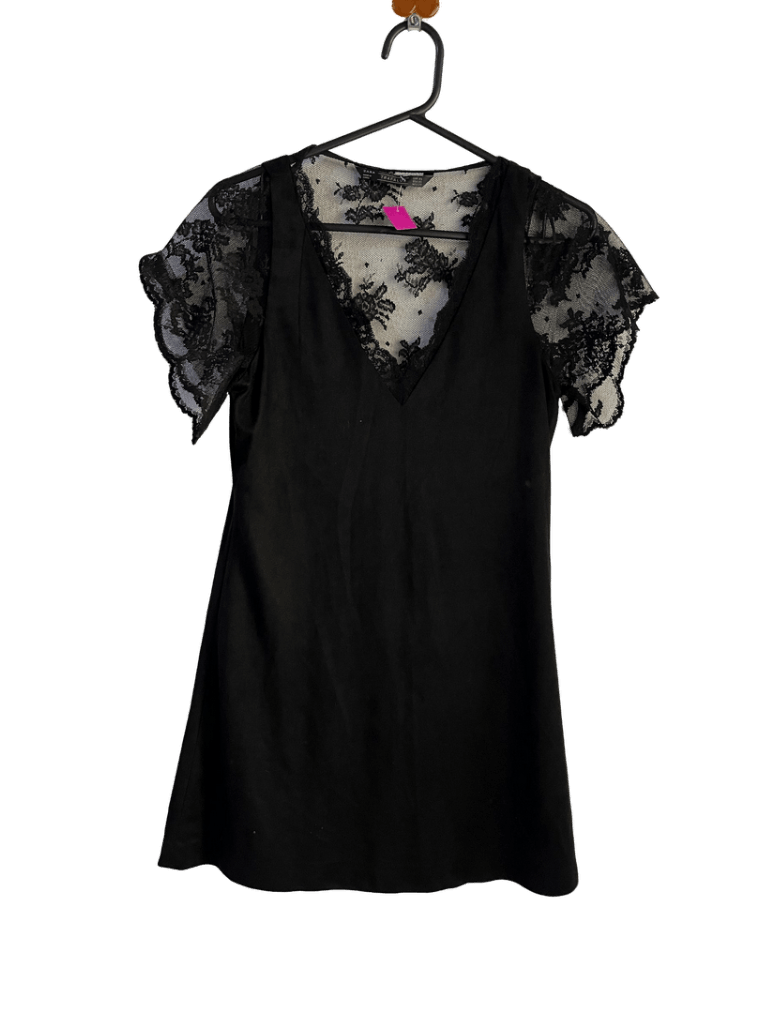 Vestido Corto Negro Con Encajes Zara