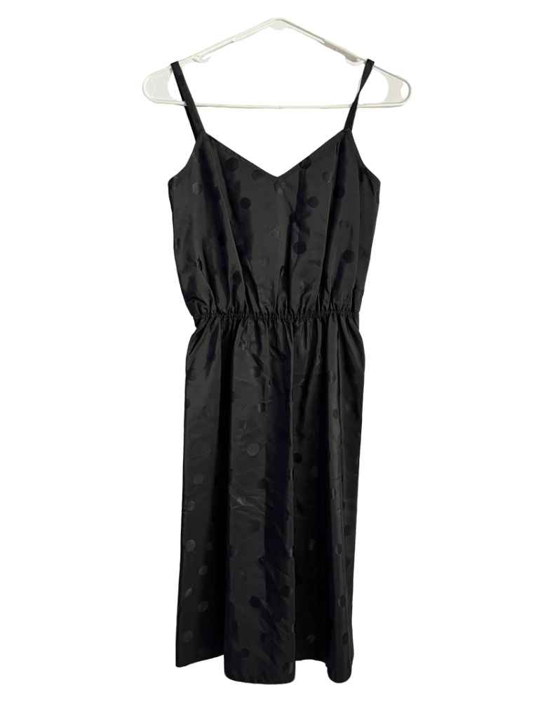 Vestido Semilargo Negro Con Lunares Negros Sin Marca