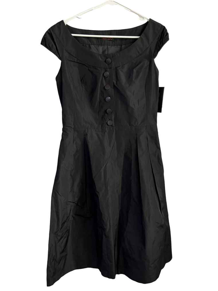 Vestido Negro Semilargo Con Botones Marca Dandara