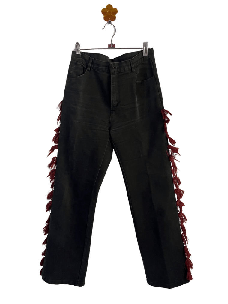Pantalon Negro Con Flecos Rojos