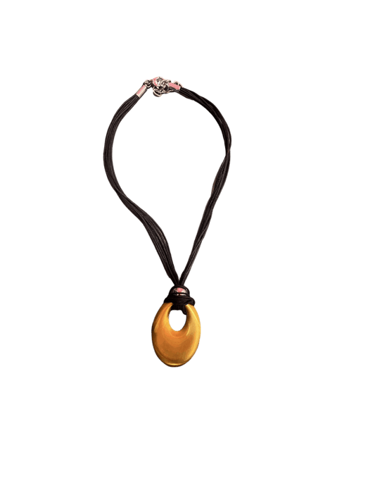 Collar Con Cuerito Y Dije Dorado