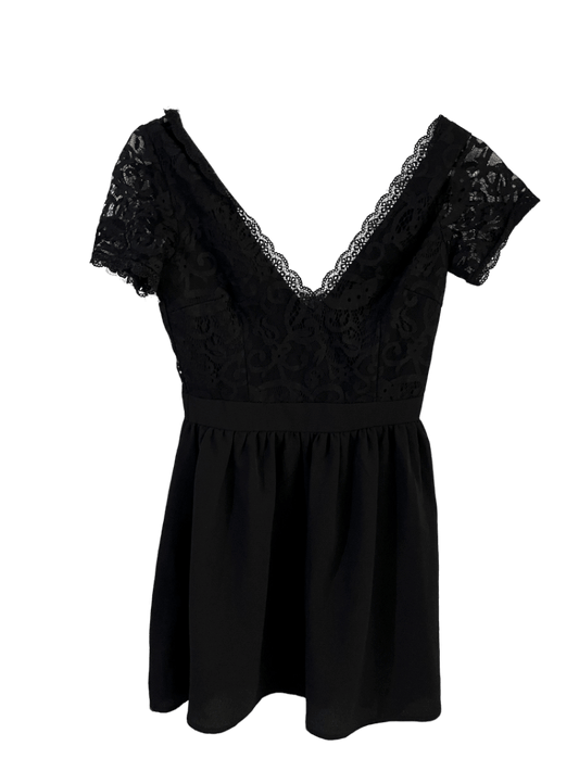 Vestido De Encaje Negro Con Mangas