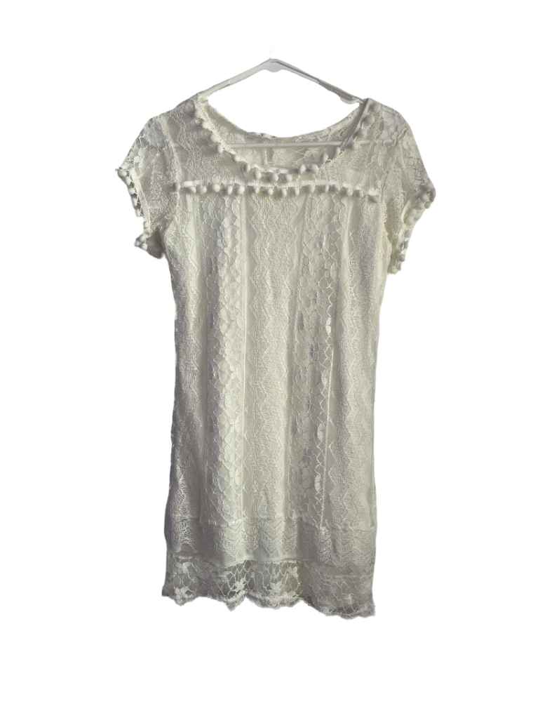 Vestido Blanco Corto De Encaje Y Bolitas Alrededor