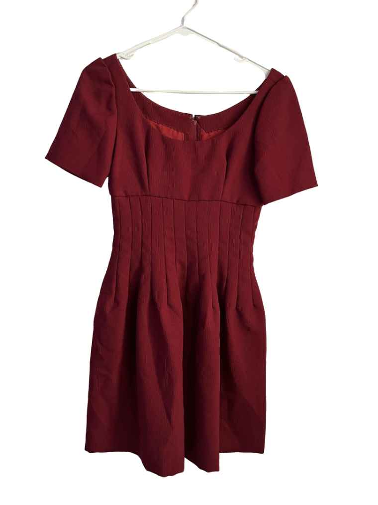 Vestido Vinotinto Corto Pliegues En La Cintura Mangas Abombadas Sin Marca